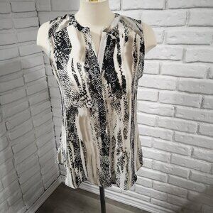 Haggar Clothing Ladies Size Medium Sleeveless V-neck Blouse
